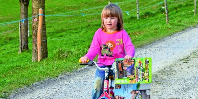 Solche Bilder sucht die Redaktion ... Schon die Kleinsten fahren nirgendwo ohne "die grüne" hin ...