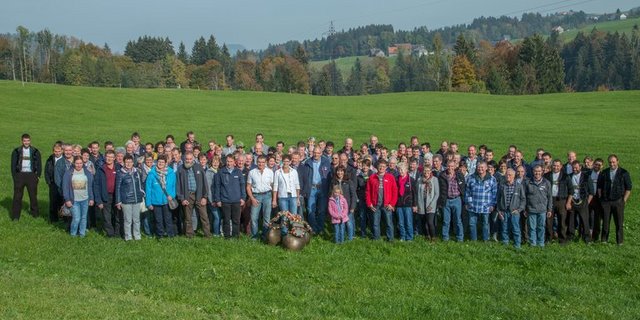   Am 10. Braunvieh-Event waren alle Züchter eingeladen, die in den letzten 15 Jahren bei den Züchterehrungen mit dabei waren. (Bild Trudi Krieg)