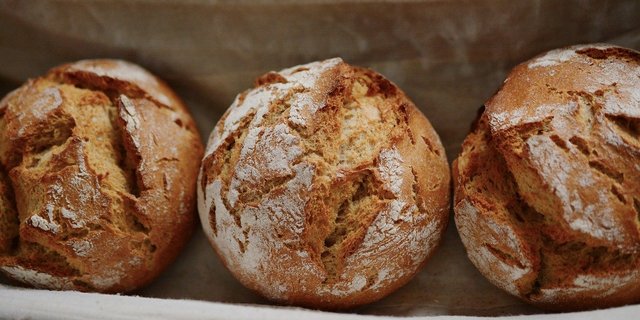 Wenn nicht alles Brot verkauft werden konnte, kann man es neu per App in einer «Überraschungstüte» anbieten. (Bild Pixabay)