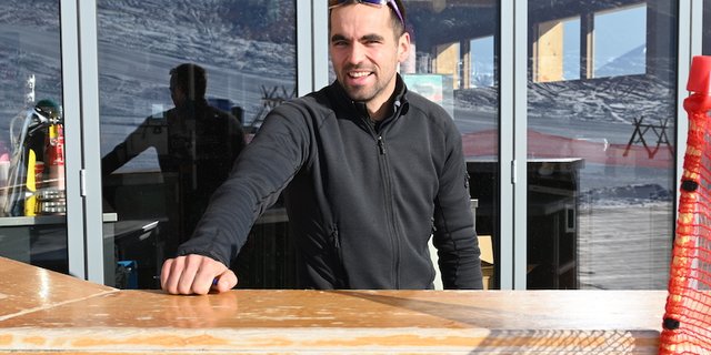 Mit der  Hasler-Bar kann Niklaus Walker seine Leidenschaften Landwirtschaft, Personalführung und Organisation kombinieren. (Bilder Jasmine Baumann)