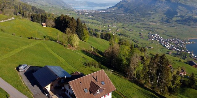 Der Betrieb von Kari Bürgi liegt an touristisch interessanter Lage im Kanton Schwyz. (Bild Zebuhof)