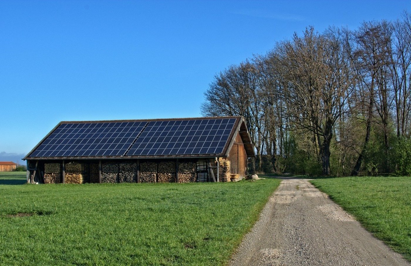 Wenn in Zukunft verschiedene Behörden ihre Daten austauschen können, dürfte der administrative Aufwand für den Bau einer Solaranlage sinken. (Bild Pixabay)
