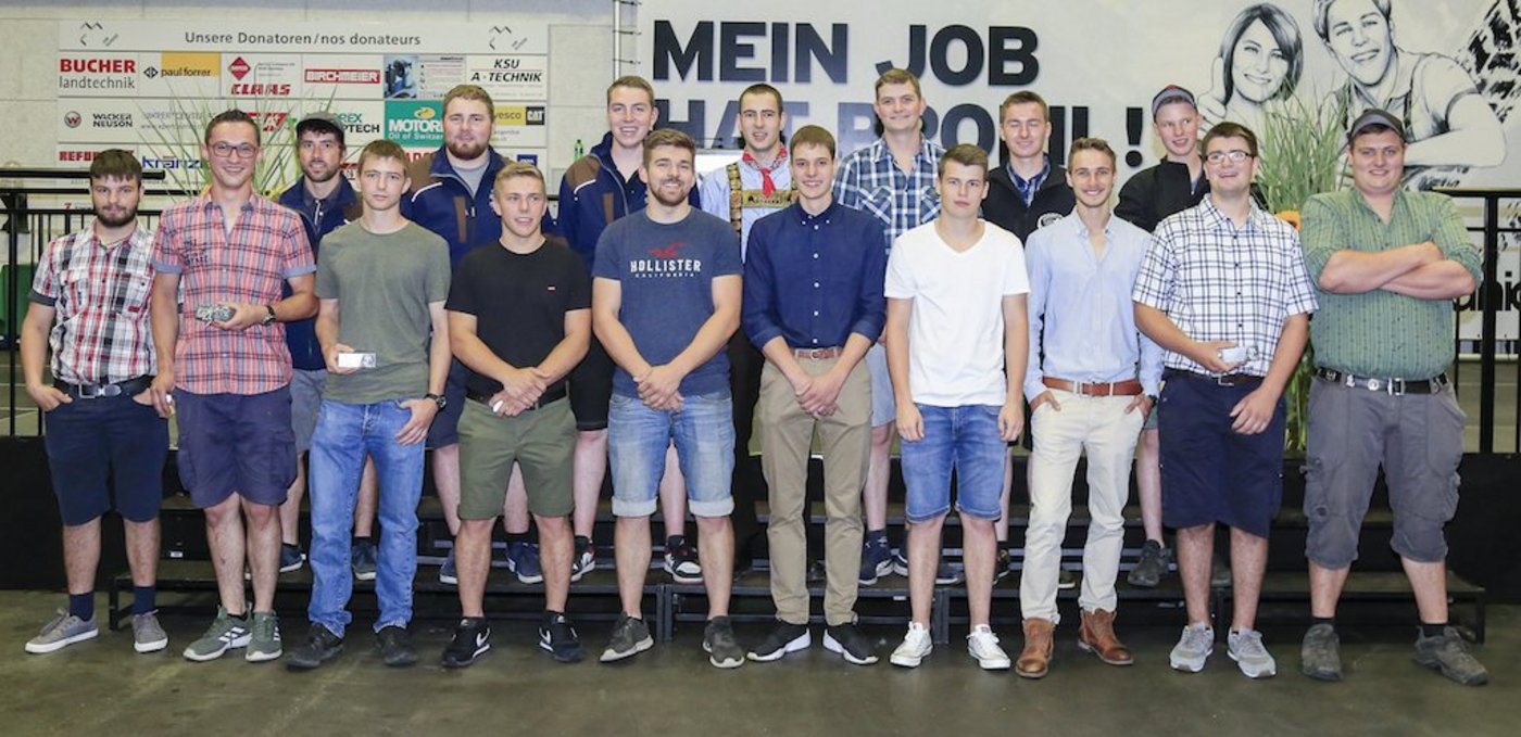 Diese Mechaniker wurden aufgrund ihrer Abschlussnote von 5,0 und höher speziell geehrt. (Bild zVg)