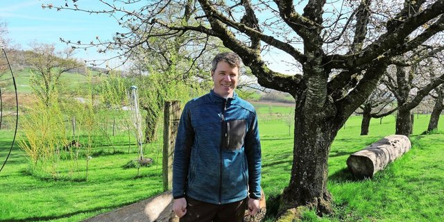 Mischa Müller hat für die Bauernhofspielgruppe, die sich einmal wöchentlich auf dem Weidhof trifft, einen lauschigen Platz geschaffen. 