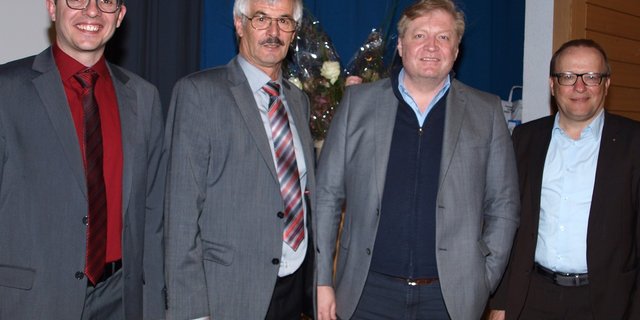 Urs Schwizer (v. l.), Roland Werner mit dem neuen Verwaltungsratspräsident Dr. Peter Pfeilschifter und dem neuen Verwaltungsratmitglied Marcel Gavillet. (Bild Mario Tosato)