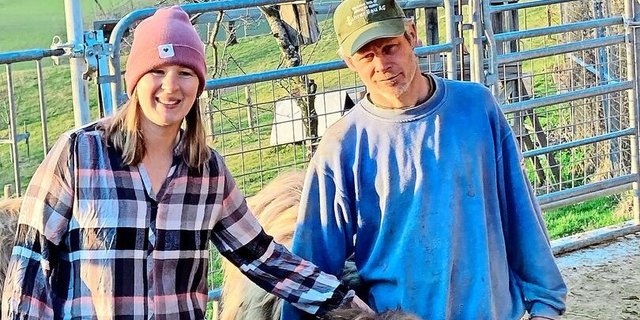 Nadia und Hansjürg Zürcher waren mit der Ausrichtung ihres Betriebs nicht ganz glücklich und haben sich mit ersten Hochlandrindern neu orientiert.