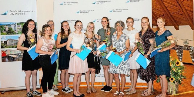 Die diesjährigen Absolventinnen der Bäuerlich-Hauswirtschaftlichen Fachschule am BBZ Pfäffikon. 
