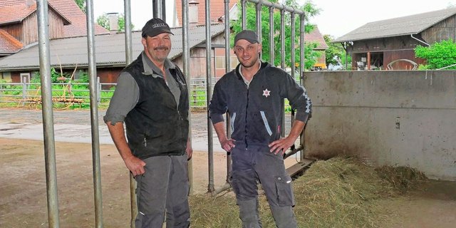 Beat Honegger (links) hat vor 18 Jahren das Potenzial für das Angebot der Altersweide erkannt. Heute führt er den Betrieb mit Sohn Reto in einer Generationengemeinschaft.