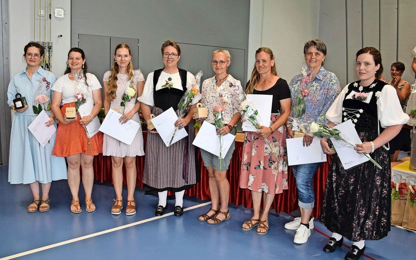 Acht Frauen schlossen besonders gut ab: Sie alle hatten einen Notendurchschnitt von 5,5 oder mehr.