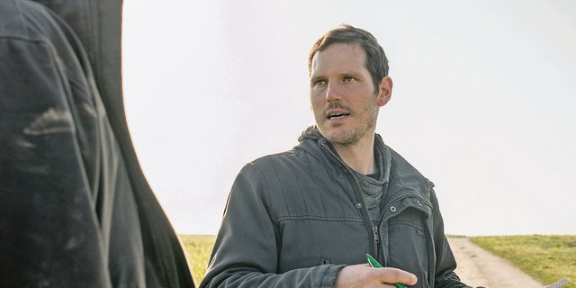 Jeremias Niggli hat es lieber praktisch. Nach der Matura machte er eine Ausbildung zum Landwirt, bevor er an der HAFL das Agronomie-Studium antrat. Heute ist er am FiBL als Berater tätig. Zukünftig träumt er von seinem eigenen Hof. (Bild hja)