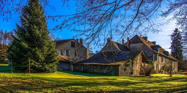 Bauernhof in Frankreich: Der Strukturwandel in unserem Nachbarland hat sich verlangsamt. (Bild Pixabay)
