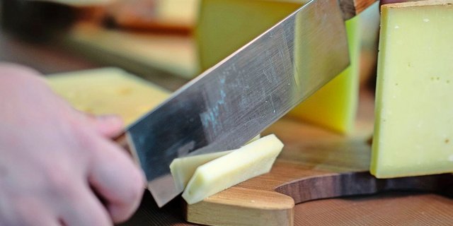 Dank verbesserter Marktbeobachtung soll eine angemessen dicke Scheibe der Wertschöpfung in der Lebensmittelkette bei den Landwirt(innen) ankommen. 