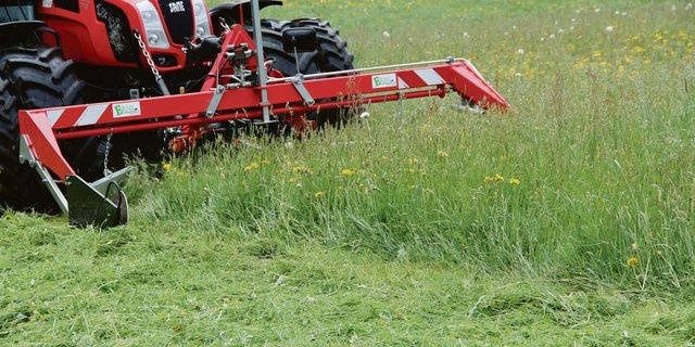 Das Frontmähwerk System Erni ist seit Sommer 2018 am Markt erhältlich. Es ist kompakt konstruiert, schlank, leicht und erzielt eine grosse Flächenleistung. Besonderen Wert legten Ernis bei der Konstruktion auch auf die Anfahrsicherung.  