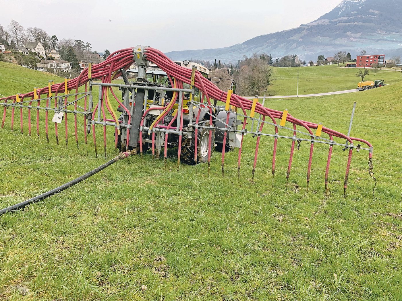 Im Kanton Luzern sind die Pläne für ein Schleppschlauch-Obligatorium weit gediehen. Im Unterschied zu Thurgau gibt es hier aber keine zusätzlichen Beiträge.(Bild js)