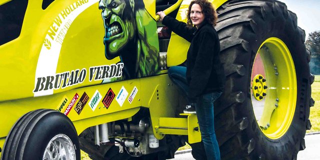 Claudia Langenegger ist erfolgreiche Tractorpullerin im Team Zona Verde. (Bild Johanna Bossart/weitere Bilder Tamara Wülser)