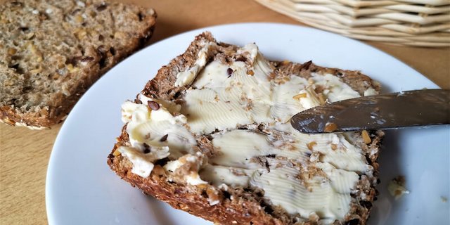 Butter ist vielseitig einsetzbar, als Klassiker auf dem Brot aber nach wie vor beliebt. Butter ist vielseitig einsetzbar, als Klassiker auf dem Brot aber nach wie vor beliebt. (Bild lid)