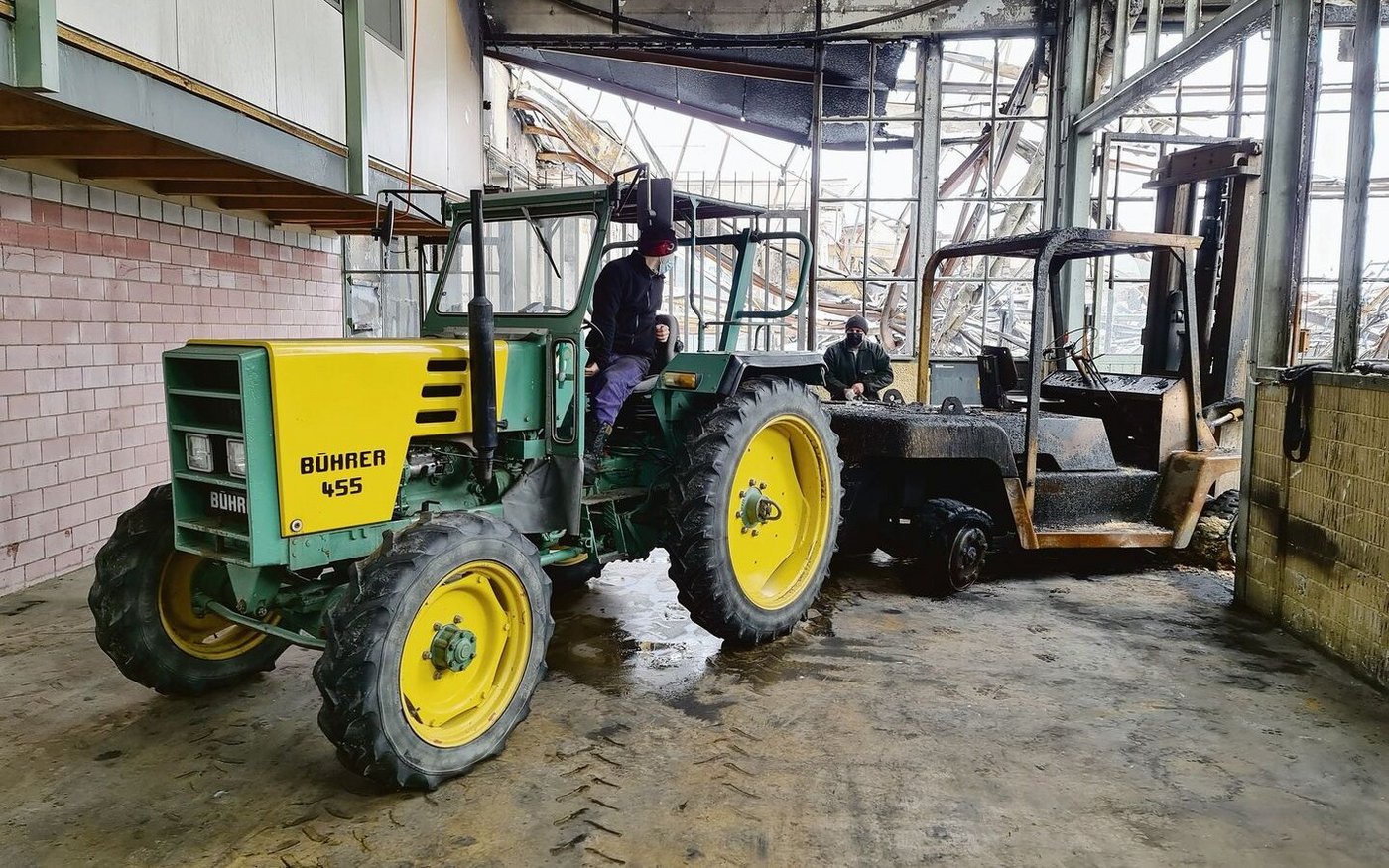 Glück im Unglück: Archiv, Büros und Ersatzteillager der Bührer Traktorenfabrik in Hinwil sind dem verheerenden Brand im März diesen Jahres entgangen. Die Brandursache ist Gegenstand laufender Untersuchungen.