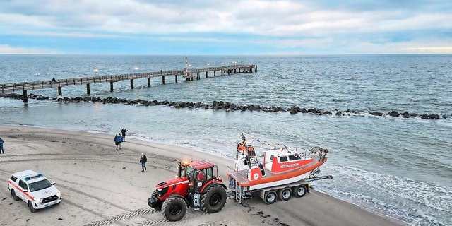 Dieser John Deere 6R 230 ist ein neues Mitglied der Deutschen Gesellschaft zur Rettung Schiffbrüchiger.